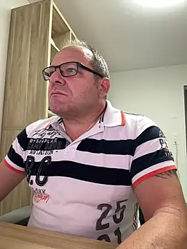 Snapshot of coupleLatinaLovers chatting on October 2025 05:19:02 AM coupleLatinaLovers online show from October 2025 05:19:02 AM