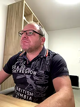 Snapshot of coupleLatinaLovers chatting on October 2025 04:53:01 AM coupleLatinaLovers online show from October 2025 04:53:01 AM