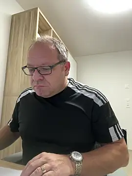 Snapshot of coupleLatinaLovers chatting on October 2025 05:44:02 AM coupleLatinaLovers online show from October 2025 05:44:02 AM