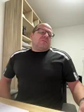 Snapshot of coupleLatinaLovers chatting on October 2025 05:53:02 AM coupleLatinaLovers online show from October 2025 05:53:02 AM