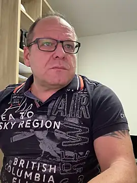 Snapshot of coupleLatinaLovers chatting on October 2025 06:04:01 AM coupleLatinaLovers online show from October 2025 06:04:01 AM