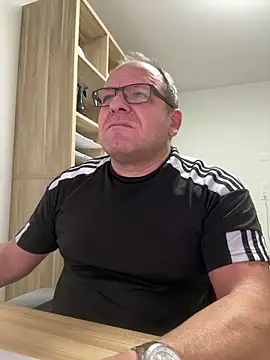 Snapshot of coupleLatinaLovers chatting on October 2025 06:25:01 AM coupleLatinaLovers online show from October 2025 06:25:01 AM