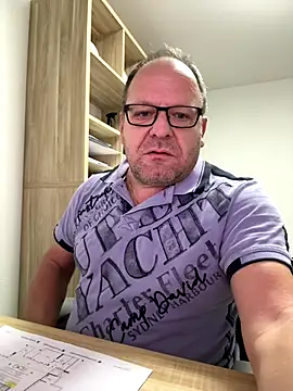 Snapshot of coupleLatinaLovers chatting on November 2025 06:25:02 AM coupleLatinaLovers online show from November 2025 06:25:02 AM