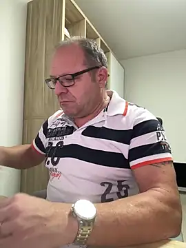 Snapshot of coupleLatinaLovers chatting on November 2025 06:23:01 AM coupleLatinaLovers online show from November 2025 06:23:01 AM