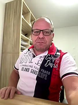 Snapshot of coupleLatinaLovers chatting on November 2025 06:39:01 PM coupleLatinaLovers online show from November 2025 06:39:01 PM