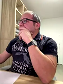 Snapshot of coupleLatinaLovers chatting on November 2025 06:37:01 AM coupleLatinaLovers online show from November 2025 06:37:01 AM