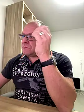 Snapshot of coupleLatinaLovers chatting on November 2025 07:00:02 AM coupleLatinaLovers online show from November 2025 07:00:02 AM