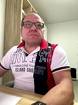 Snapshot of coupleLatinaLovers chatting on December 2025 06:07:01 AM coupleLatinaLovers online show from December 2025 06:07:01 AM