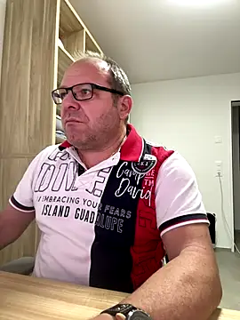 Snapshot of coupleLatinaLovers chatting on December 2025 06:10:01 AM coupleLatinaLovers online show from December 2025 06:10:01 AM