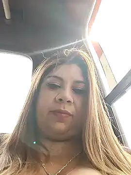 Snapshot of Laura-Hernandez chatting on December 2024 06:15:02 PM Laura-Hernandez online show from December 2024 06:15:02 PM