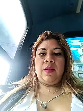 Snapshot of Laura-Hernandez chatting on December 2024 03:30:02 PM Laura-Hernandez online show from December 2024 03:30:02 PM