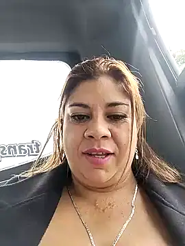 Snapshot of Laura-Hernandez chatting on December 2024 05:16:01 PM Laura-Hernandez online show from December 2024 05:16:01 PM