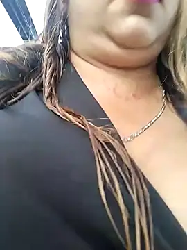 Snapshot of Laura-Hernandez chatting on December 2024 10:02:02 PM Laura-Hernandez online show from December 2024 10:02:02 PM