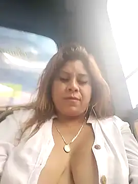 Snapshot of Laura-Hernandez chatting on January 2025 07:06:02 PM Laura-Hernandez online show from January 2025 07:06:02 PM