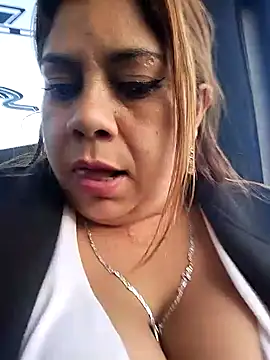 Snapshot of Laura-Hernandez chatting on January 2025 10:41:02 PM Laura-Hernandez online show from January 2025 10:41:02 PM