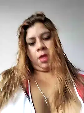 Snapshot of Laura-Hernandez chatting on January 2025 03:58:02 PM Laura-Hernandez online show from January 2025 03:58:02 PM