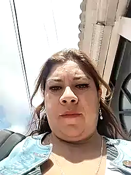 Snapshot of Laura-Hernandez chatting on January 2025 07:34:01 PM Laura-Hernandez online show from January 2025 07:34:01 PM