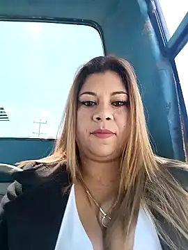 Snapshot of Laura-Hernandez chatting on January 2025 04:12:02 PM Laura-Hernandez online show from January 2025 04:12:02 PM