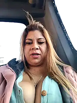 Snapshot of Laura-Hernandez chatting on January 2025 10:15:02 PM Laura-Hernandez online show from January 2025 10:15:02 PM