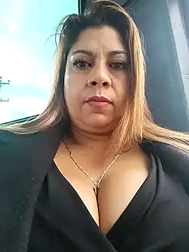 Snapshot of Laura-Hernandez chatting on February 2025 01:22:01 PM Laura-Hernandez online show from February 2025 01:22:01 PM