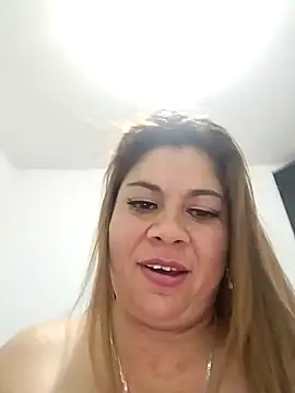Snapshot of Laura-Hernandez chatting on February 2025 05:40:01 PM Laura-Hernandez online show from February 2025 05:40:01 PM
