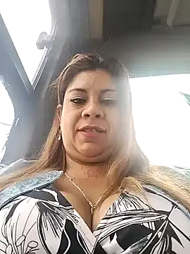 Snapshot of Laura-Hernandez chatting on February 2025 02:32:01 PM Laura-Hernandez online show from February 2025 02:32:01 PM