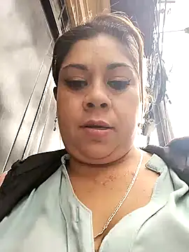 Snapshot of Laura-Hernandez chatting on February 2025 05:11:02 PM Laura-Hernandez online show from February 2025 05:11:02 PM