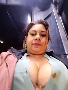 Snapshot of Laura-Hernandez chatting on February 2025 12:41:01 AM Laura-Hernandez online show from February 2025 12:41:01 AM