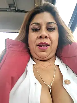 Snapshot of Laura-Hernandez chatting on February 2025 09:21:02 PM Laura-Hernandez online show from February 2025 09:21:02 PM