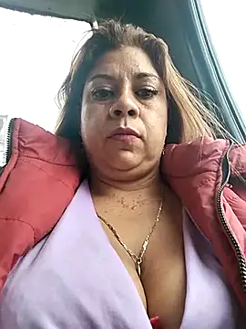 Snapshot of Laura-Hernandez chatting on February 2025 10:14:02 PM Laura-Hernandez online show from February 2025 10:14:02 PM