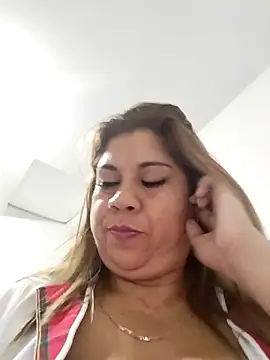 Snapshot of Laura-Hernandez chatting on February 2025 05:42:01 PM Laura-Hernandez online show from February 2025 05:42:01 PM