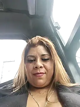 Snapshot of Laura-Hernandez chatting on March 2025 06:00:02 PM Laura-Hernandez online show from March 2025 06:00:02 PM