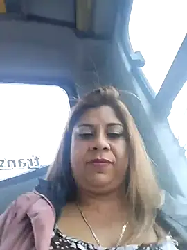 Snapshot of Laura-Hernandez chatting on March 2025 03:02:01 PM Laura-Hernandez online show from March 2025 03:02:01 PM