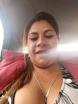 Snapshot of Laura-Hernandez chatting on March 2025 09:04:01 PM Laura-Hernandez online show from March 2025 09:04:01 PM