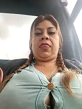 Snapshot of Laura-Hernandez chatting on March 2025 02:55:02 PM Laura-Hernandez online show from March 2025 02:55:02 PM