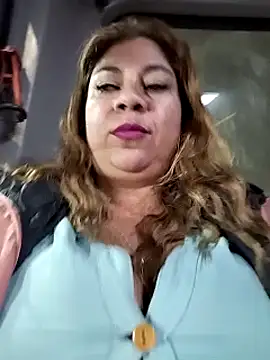 Snapshot of Laura-Hernandez chatting on March 2025 03:59:01 PM Laura-Hernandez online show from March 2025 03:59:01 PM