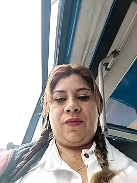 Snapshot of Laura-Hernandez chatting on March 2025 03:36:02 PM Laura-Hernandez online show from March 2025 03:36:02 PM