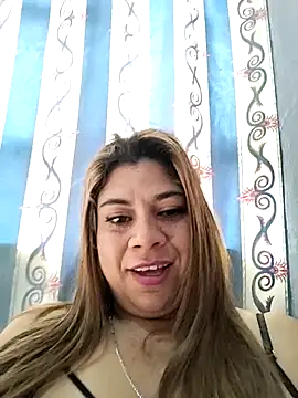 Snapshot of Laura-Hernandez chatting on September 2025 03:01:02 PM Laura-Hernandez online show from September 2025 03:01:02 PM
