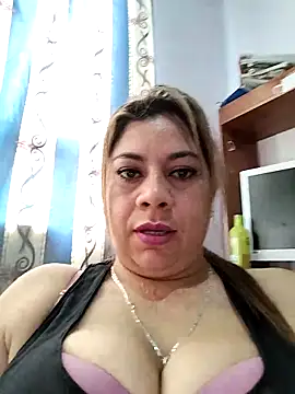 Snapshot of Laura-Hernandez chatting on September 2025 02:41:02 PM Laura-Hernandez online show from September 2025 02:41:02 PM