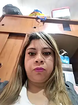 Snapshot of Laura-Hernandez chatting on September 2025 03:02:01 PM Laura-Hernandez online show from September 2025 03:02:01 PM