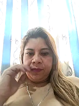 Snapshot of Laura-Hernandez chatting on September 2025 02:40:02 PM Laura-Hernandez online show from September 2025 02:40:02 PM