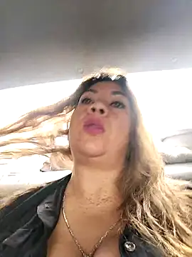 Snapshot of Laura-Hernandez chatting on September 2025 03:58:02 PM Laura-Hernandez online show from September 2025 03:58:02 PM