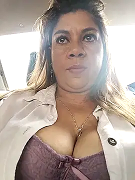 Snapshot of Laura-Hernandez chatting on September 2025 03:06:02 PM Laura-Hernandez online show from September 2025 03:06:02 PM