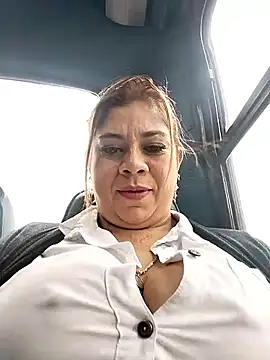 Snapshot of Laura-Hernandez chatting on October 2025 02:59:01 PM Laura-Hernandez online show from October 2025 02:59:01 PM