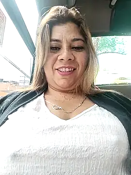 Snapshot of Laura-Hernandez chatting on October 2025 02:05:02 PM Laura-Hernandez online show from October 2025 02:05:02 PM