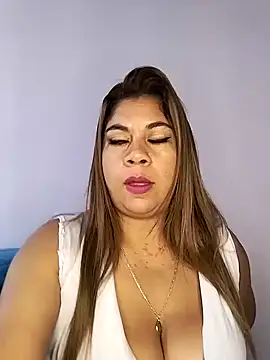 Snapshot of Laura-Hernandez chatting on October 2025 02:29:01 PM Laura-Hernandez online show from October 2025 02:29:01 PM