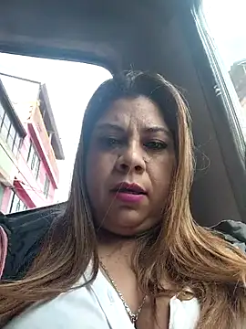 Snapshot of Laura-Hernandez chatting on October 2025 02:19:01 PM Laura-Hernandez online show from October 2025 02:19:01 PM