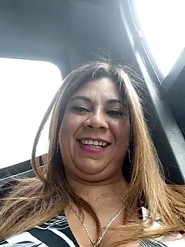 Snapshot of Laura-Hernandez chatting on October 2025 03:46:01 PM Laura-Hernandez online show from October 2025 03:46:01 PM