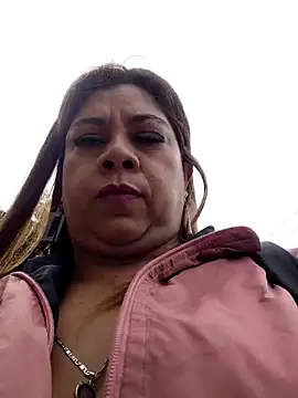 Snapshot of Laura-Hernandez chatting on October 2025 02:40:01 PM Laura-Hernandez online show from October 2025 02:40:01 PM