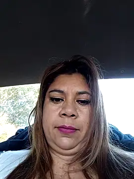 Snapshot of Laura-Hernandez chatting on November 2025 12:47:01 PM Laura-Hernandez online show from November 2025 12:47:01 PM